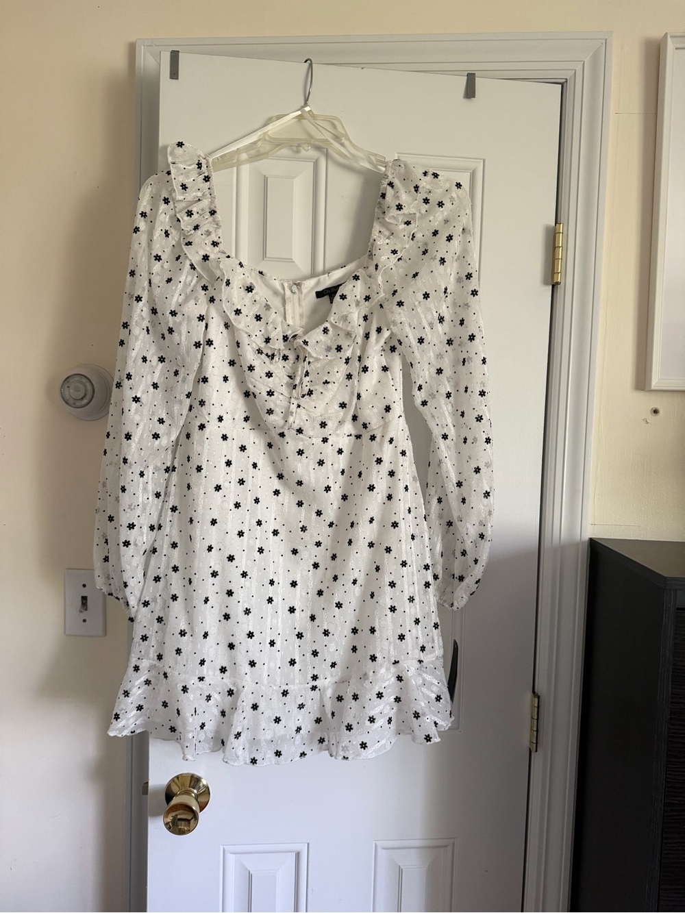 City Studio White Black Floral Ruffle Mini Dress Size 13 NWT